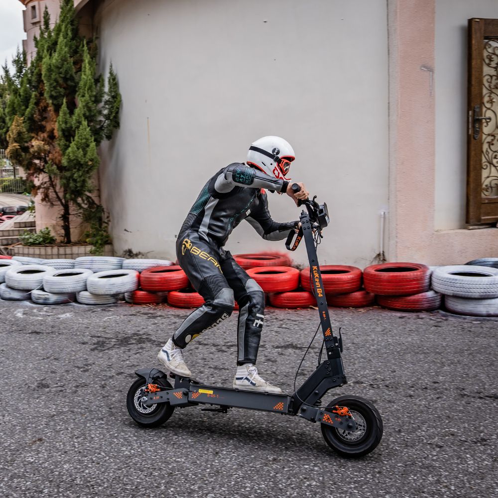 KuKirin G4 Electric Scooter 2025 | Max speed 70 km/h | Range 75 km | 2000 Wh